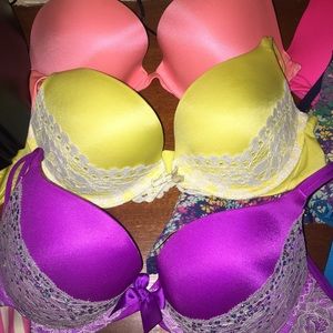 32C Victoria secret bras! 25 for all 3!